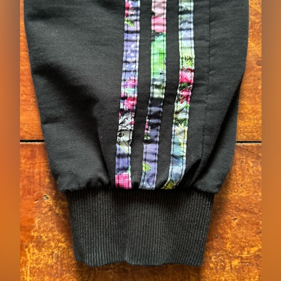 !RARE! ADIDAS TRACK PANTS - Picture 4 of 7